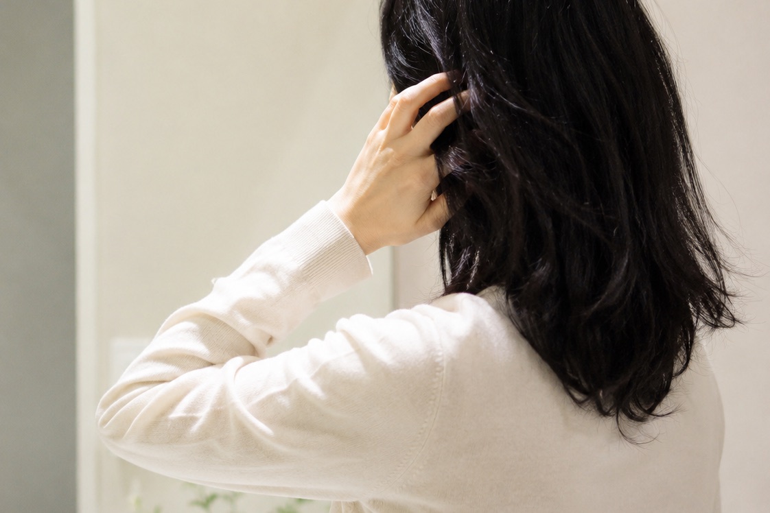パサつきに悩む女性